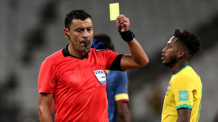 SAO PAULO, BRAZIL - NOVEMBER 11: Referee Roberto Tobar shows a yellow card to Fred of Brazil during a match between Brazil and Colombia as part of FIFA World Cup Qatar 2022 Qualifiers at Neo Quimica Arena on November 11, 2021 in Sao Paulo, Brazil. (Photo by Alexandre Schneider/Getty Images)