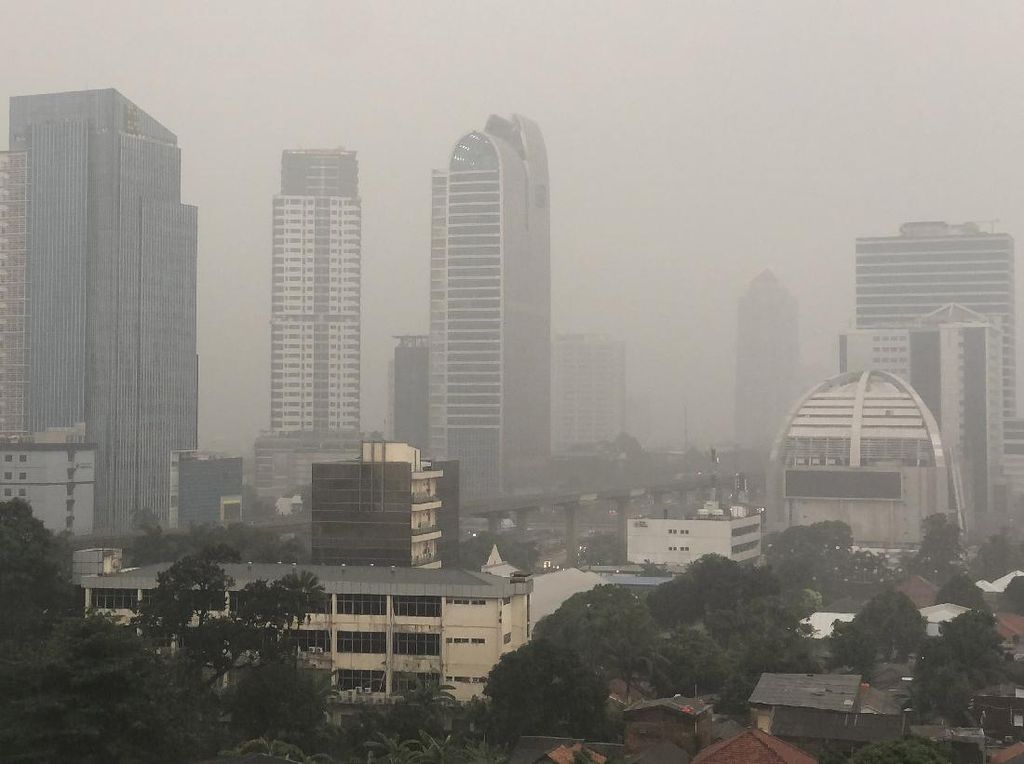 BMKG Prediksi DKI Jakarta Diguyur Hujan Disertai Petir Hari Ini