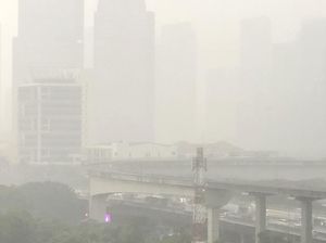 Jakarta Hujan Deras, Petir dan Geledek Bersahutan