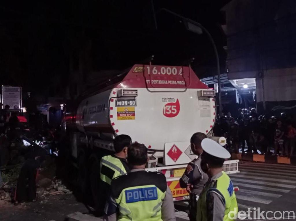 Pesepeda di Kota Madiun Tertabrak Truk Pertamina hingga Tewas Pesepeda di Kota Madiun Tertabrak Truk Pertamina hingga Tewas