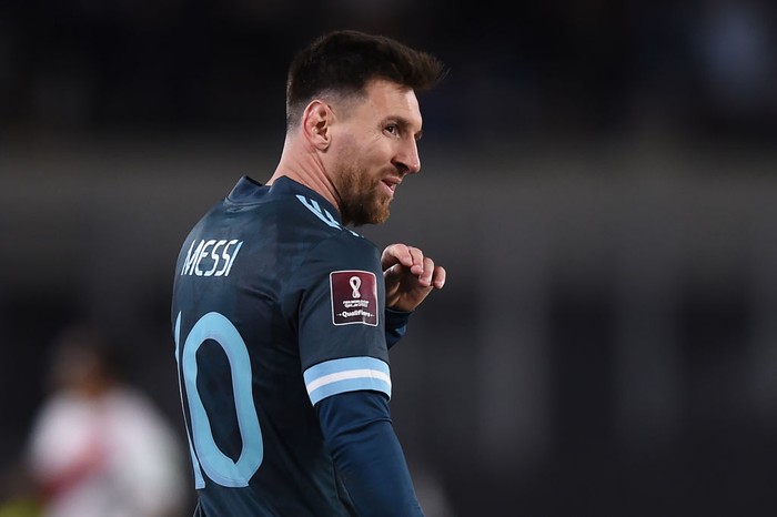 BUENOS AIRES, ARGENTINA - OCTOBER 14: Lionel Messi of Argentina gestures during a match between Argentina and Peru as part of South American Qualifiers for Qatar 2022 at Estadio Monumental Antonio Vespucio Liberti on October 14, 2021 in Buenos Aires, Argentina. (Photo by Marcelo Endelli/Getty Images)