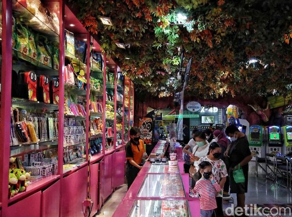 Keramaian Mal Usai Jakarta Disebut 50 Kota Terbaik Hadapi Corona