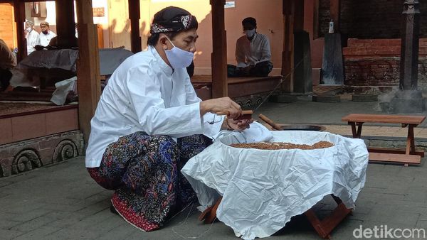 Potret Tradisi Dandangan dan Jamas Keris Sunan Kudus yang Jadi Warisan Budaya