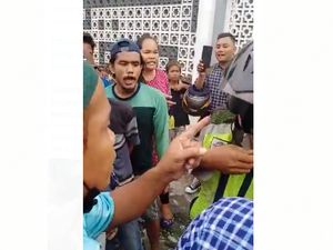 Oknum Polisi di Medan Jadi Bulan-bulanan Warga Karena Pungli