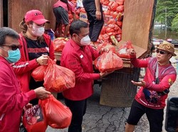 PDIP Pamer Bukti Bantu Korban Banjir Sintang: Fadli Zon ke Mana?