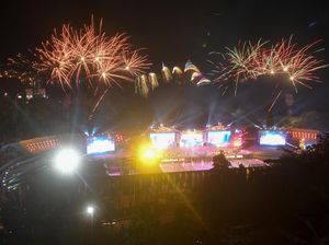 Pesta Kembang Api Semarakkan Penutupan Peparnas Papua