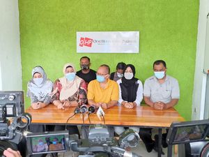 Pelapor Ungkap Sosok 4 Tersangka Baru di Kasus Penipuan Anak Nia Daniaty Pelapor Ungkap Sosok 4 Tersangka Baru di Kasus Penipuan Anak Nia Daniaty