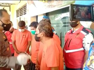 4 Pencuri Ribuan Buku Nikah di Jambi Ditangkap 4 Pencuri Ribuan Buku Nikah di Jambi Ditangkap