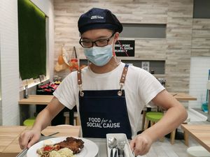 Keren! Resto di Singapura Ini Pekerjakan Orang Berkebutuhan Khusus