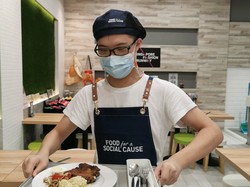 Keren! Resto di Singapura Ini Pekerjakan Orang Berkebutuhan Khusus