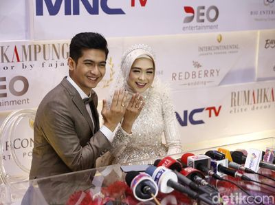 Resmi Dinikahi Teuku Ryan, Ria Ricis Nempel Terus Kayak Perangko