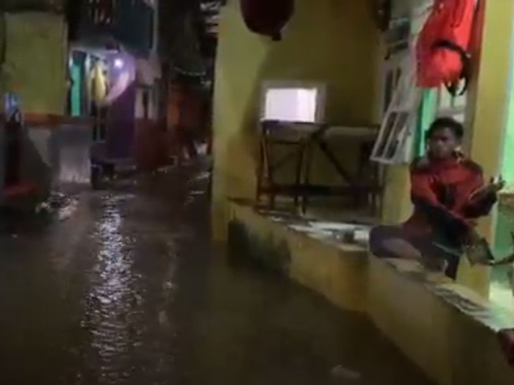 Banjir di Kemang Timur Jaksel, Puluhan KK Ngungsi ke SDN 07