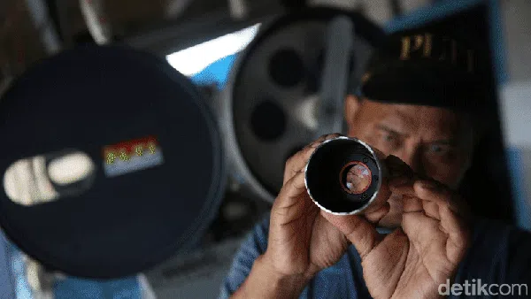 Tak Lekang Layar Terkembang Digilas Zaman