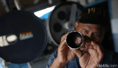 Tak Lekang Layar Terkembang Digilas Zaman