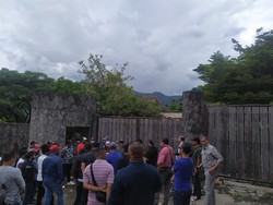 Warga Bojong Koneng Buka Paksa Lahan yang Disegel Sentul City