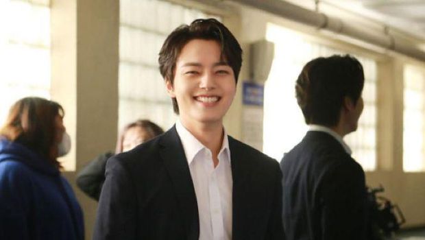 Setelah sukses membintangi Hotel Del Luna bersama IU di 2019, Yeo Jin Goo kembali mengambil tawaran akting di tahun ini.