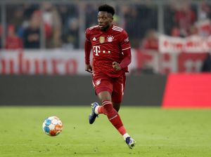 Bek Bayern Munich Alphonso Davies Alami Gangguan Jantung