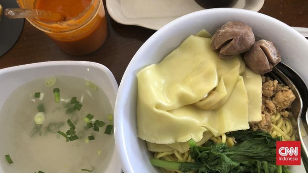 Pilos kopi, Bubur dan Mie Ayam Mandala, Jayapura Pilos kopi, Bubur dan Mie Ayam Mandala, Jayapura