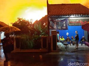 Kesaksian Warga Ungkap Ngerinya Kebakaran Tangki Pertamina Cilacap Kesaksian Warga Ungkap Ngerinya Kebakaran Tangki Pertamina Cilacap