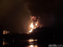 Kebakaran Berulang di Area Kilang Diduga Disengaja? Ahok Bilang Begini