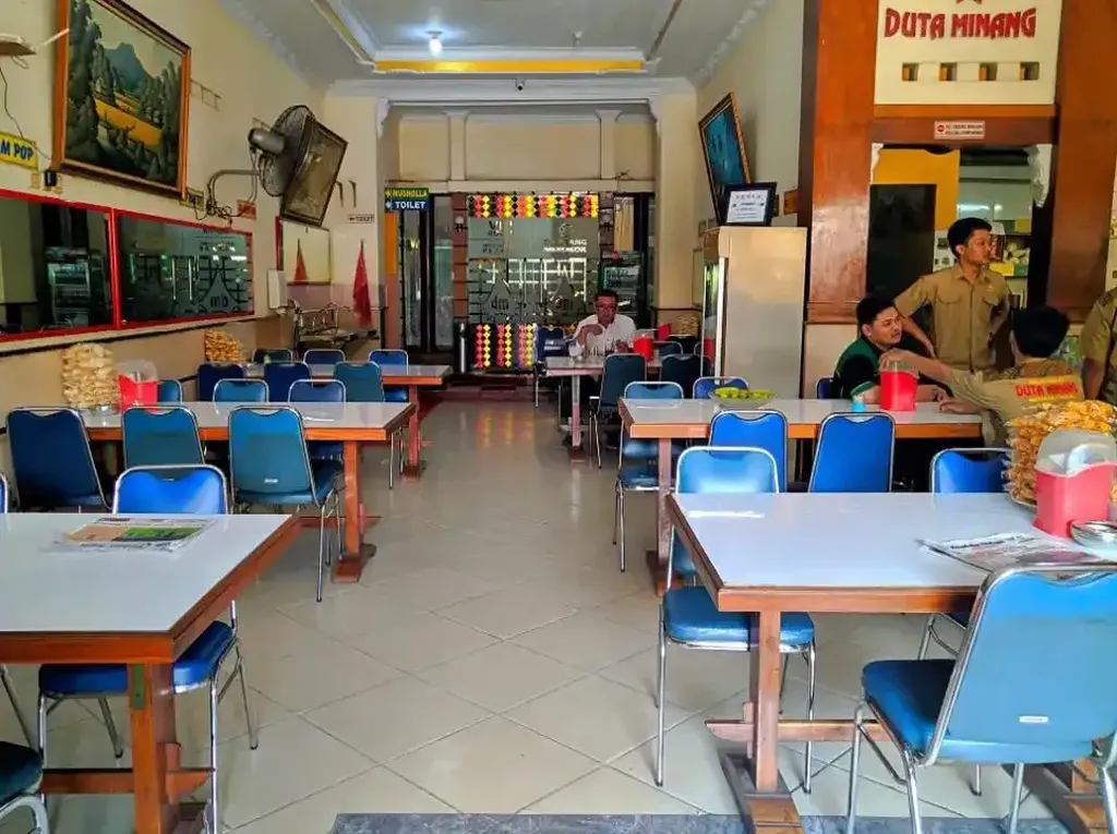 Bikin Penasaran, Ini Alasan Rumah Makan Padang Penuh dengan Kaca Bikin Penasaran, Ini Alasan Rumah Makan Padang Penuh dengan Kaca