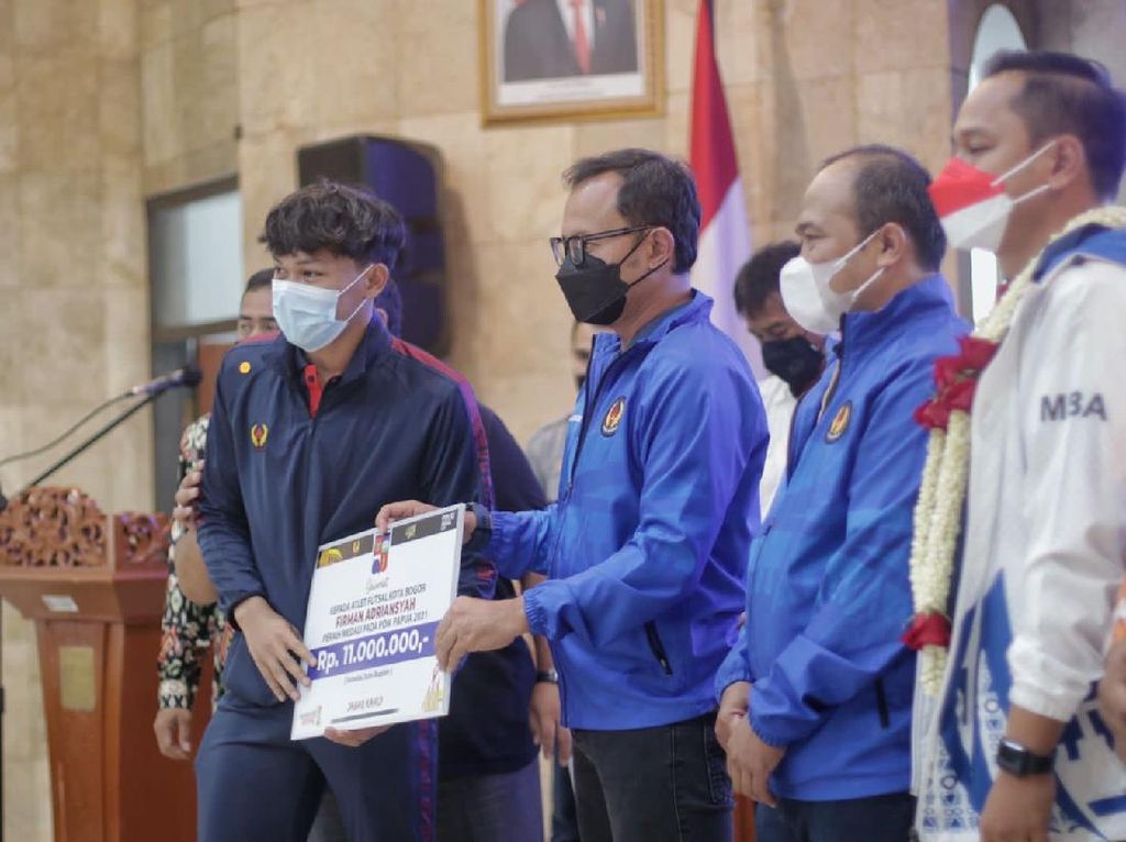 Bima Arya Janjikan Bonus Rp 100 Juta bagi Peraih Medali Emas Porda Bima Arya Janjikan Bonus Rp 100 Juta bagi Peraih Medali Emas Porda