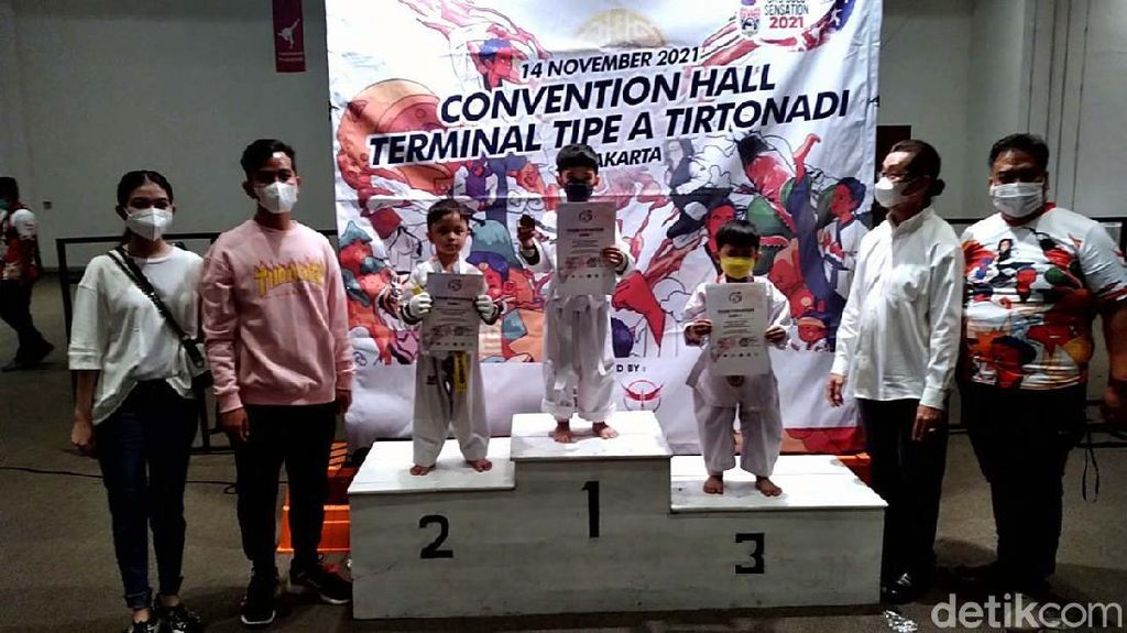 Cucu Jokowi Jan Ethes Juara Kompetisi Taekwondo