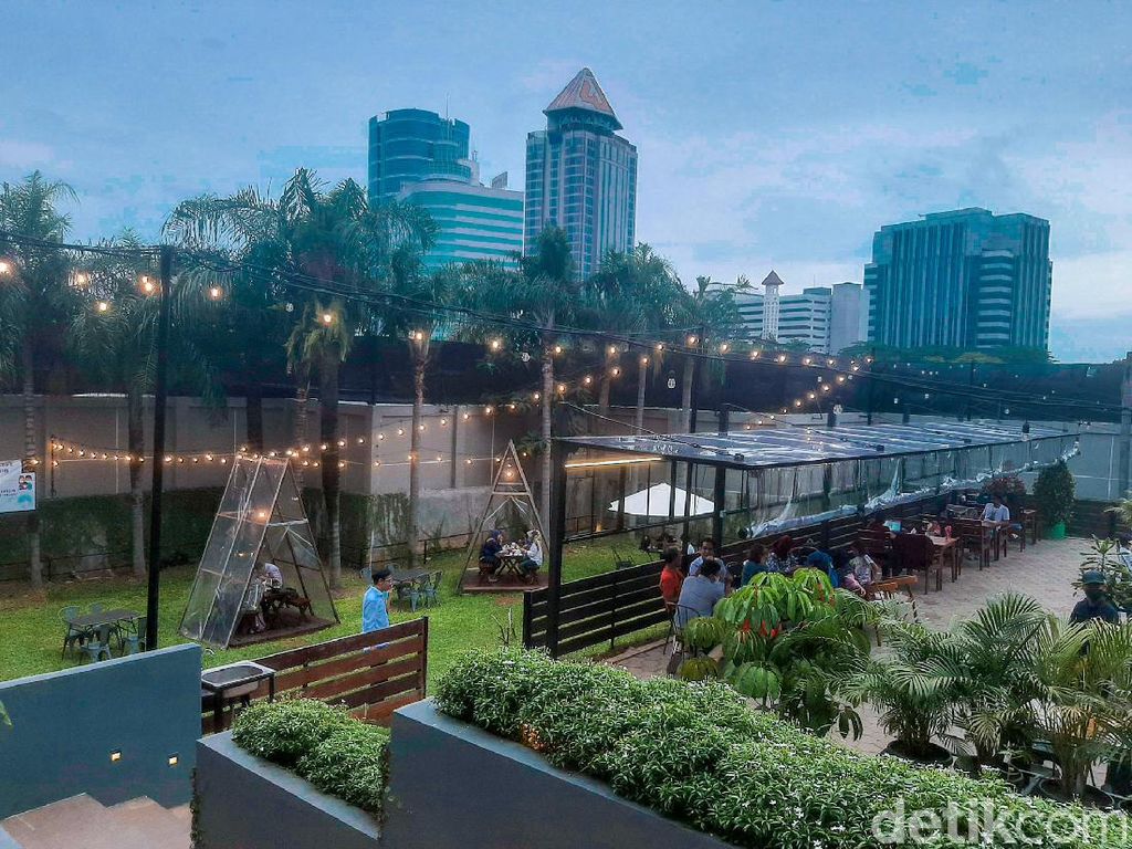 Nongkrong Seru di Deloret Cafe, Kafe Rasa Puncak di Cilandak Nongkrong Seru di Deloret Cafe, Kafe Rasa Puncak di Cilandak