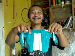 Mantan Guru Honorer Sukses Buka Usaha Baju Cosplay Kucing