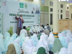 Datang ke Ponpes Qamarul Huda, Khofifah Beri Motivasi ke Ratusan Santri