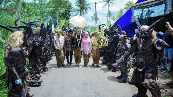 Ini Deretan Cosplay Pengantar Pengantin Pria di Malang yang Viral