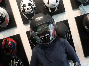 Begini Cara Memilih Helm yang Pas, Biar Tak Kesempitan atau Kelonggaran