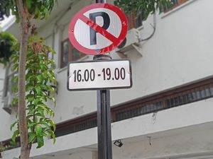 Jalan Tunjungan Jadi Kawasan Wisata, Dilarang Parkir Jam 16.00-19.00 WIB Jalan Tunjungan Jadi Kawasan Wisata, Dilarang Parkir Jam 16.00-19.00 WIB