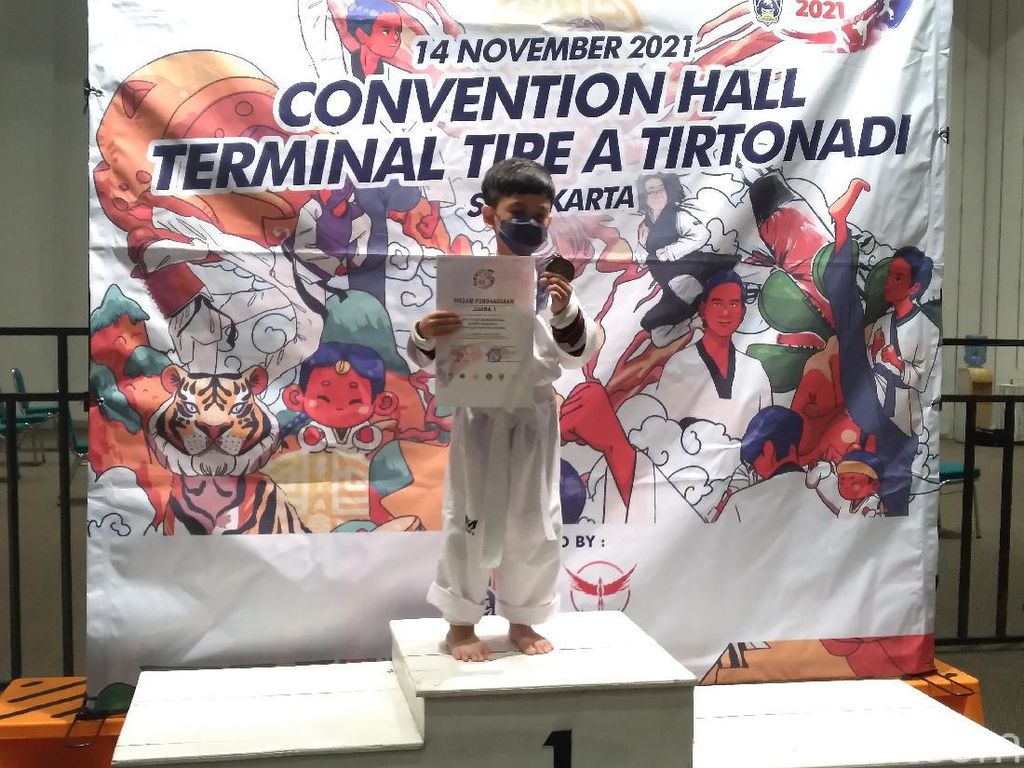 Gemas! Cucu Jokowi Jan Ethes Juara Taekwondo, Bikin Selvi Deg-degan