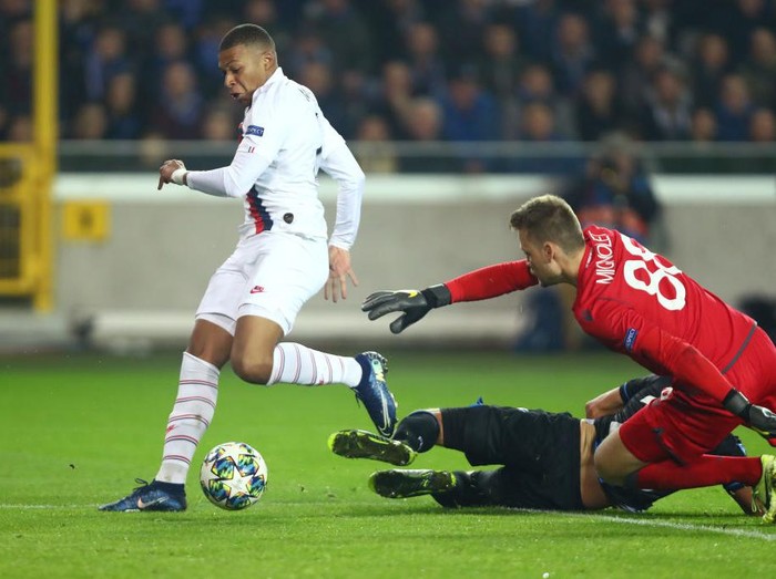 BRUGGE, BELGIUM - OCTOBER 22: Kylian Mbappe of Paris Saint-Germain scores his team's fourth goal during the UEFA Champions League group A match between Club Brugge KV and Paris Saint-Germain at Jan Breydel Stadium on October 22, 2019 in Brugge, Belgium. (Photo by Dean Mouhtaropoulos/Getty Images)