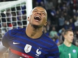 Mbappe menjadi pemain Prancis pertama yang mengemas paling tidak empat gol sejak Just Fontaine melakukannya melawan Jerman di laga playoff Piala Dunia 1958 atau 63 tahun silam. Foto: AP/Michel Euler