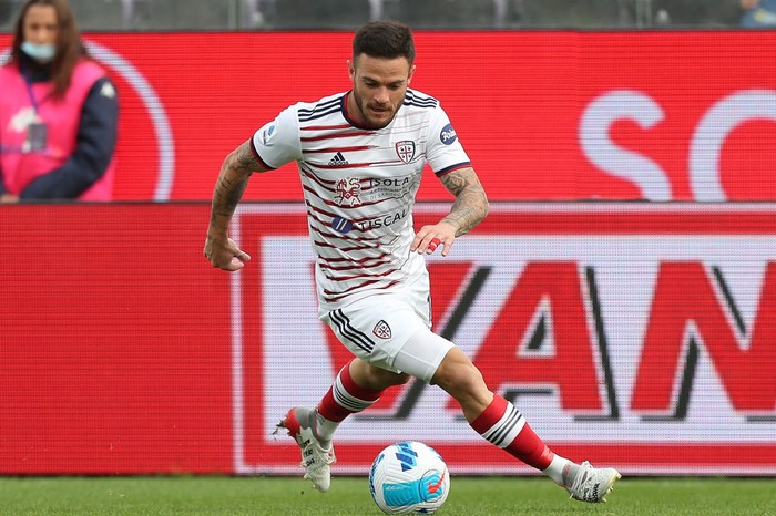Nahitan Nandez FLORENCE, ITALY - OCTOBER 24: Nahitan Nandez of Cagliari Calcio in action during the Serie A match between ACF Fiorentina and Cagliari Calcio at Stadio Artemio Franchi on October 24, 2021 in Florence, Italy. (Photo by Gabriele Maltinti/Getty Images)