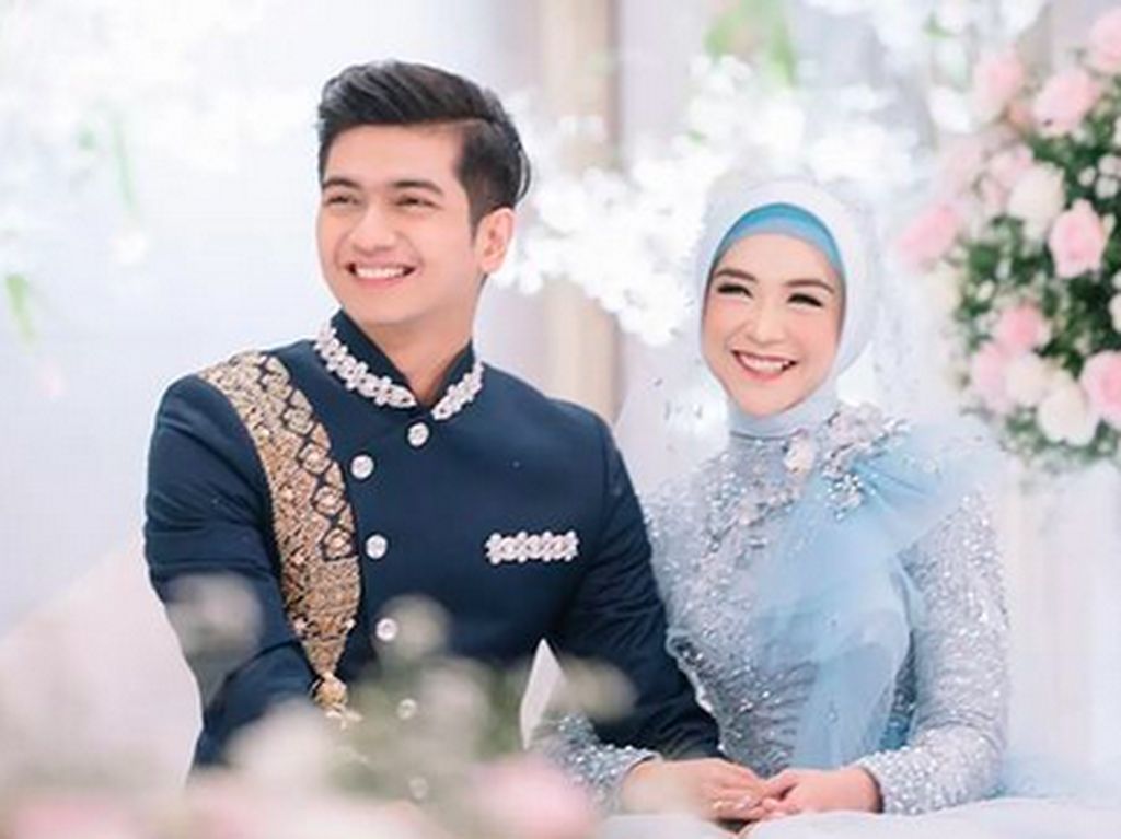 Teuku Ryan dan Ria Ricis Bangga Nikah dengan Budaya Adat Indonesia