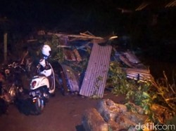 Korban Tewas Pohon Tumbang Timpa Warung di Mojokerto Jadi 3 Orang