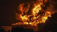 Potret Kobaran Api di Kilang Pertamina Minggu Dini Hari