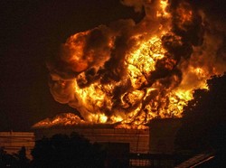 Kebakaran Hebat di Kilang Pertamina Cilacap, Tersambar Petir atau Sabotase?