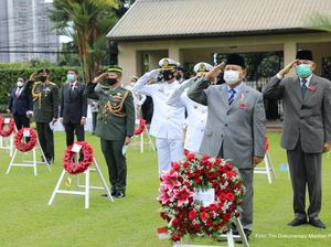 Hormat Prabowo di Peringatan Remembrance Sunday Hormat Prabowo di Peringatan Remembrance Sunday