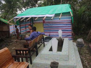 Tiga Pekan Dilanda Banjir, Puluhan Warga di Sekadau Mengungsi ke Pemakaman