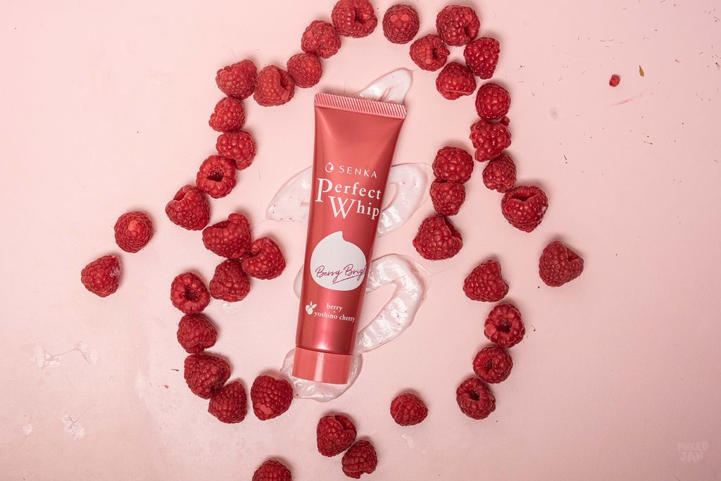 Senka Perfect Whip Berry Bright