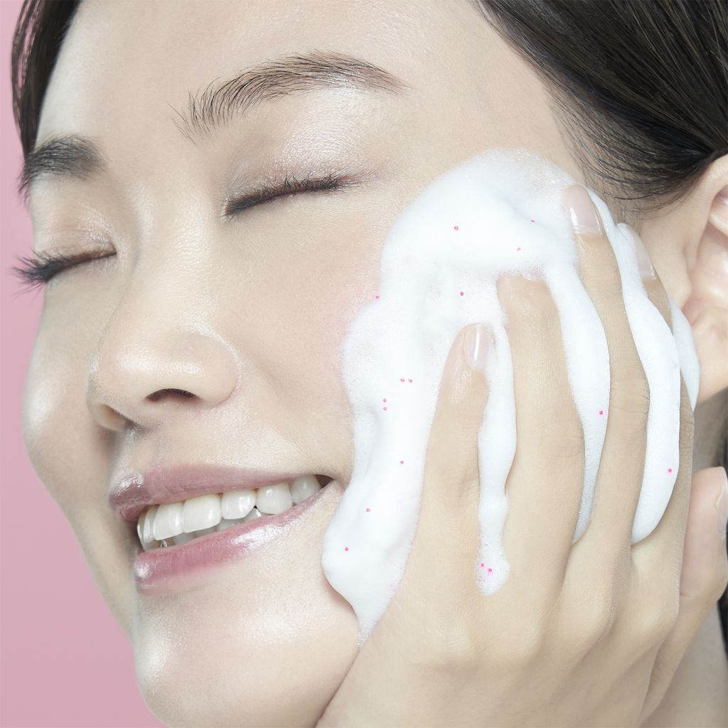 Senka Perfect Whip Berry Bright