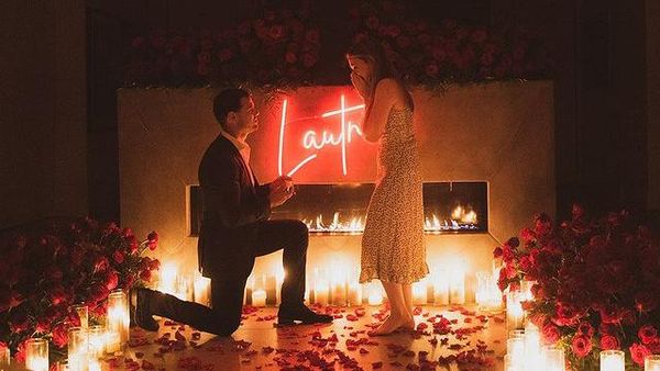 Romantis! Potret Taylor Lautner Lamar Sang Kekasih