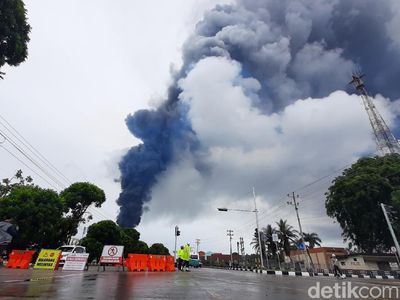 Terkini! Asap Kebakaran Tangki Pertamina Cilacap Masih Mengepul