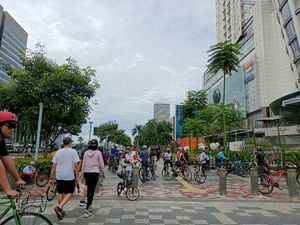 PPKM Level 1, Warga Ramai Berolahraga di Kawasan Sudirman-Thamrin