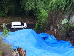 BPBD Wanti-wanti Pengendara Bahaya Longsor Susulan di Jalan Kolmas