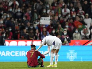 Foto: Ronaldo Lesu, Ronaldo Tertunduk, Ronaldo Marah ke Pelatih!